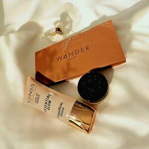 Wander Beauty Essential Glow Cream - Gold